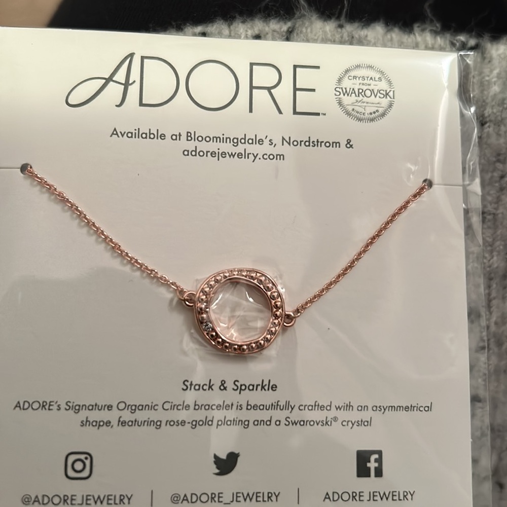 Adore rose gold circle bracelet - Picture 2 of 2